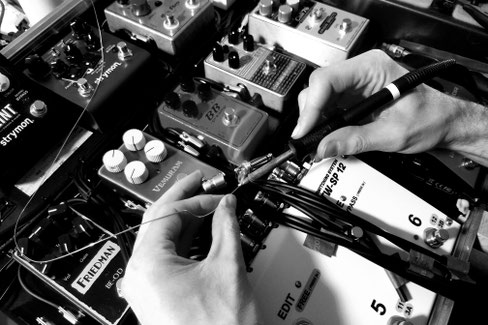 Pedalboard, intégration système, câblage, switcher, alimentation, patchbay, france