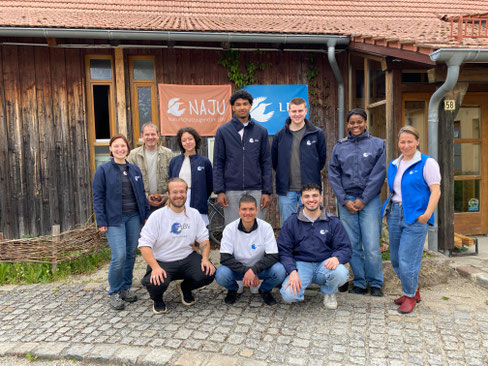 Diese Gruppe junger LBV-Botschafterinnen und -botschafter ist ab Mitte Mai in und um Bayreuth für den Naturschutzverband LBV unterwegs (Foto: lbv)