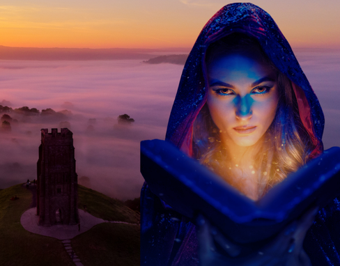 Glastonbury Tor und Frau mit einem magischen Buch - Der Vibe von Nachttanz: Lichtschimmer (Band 2) 