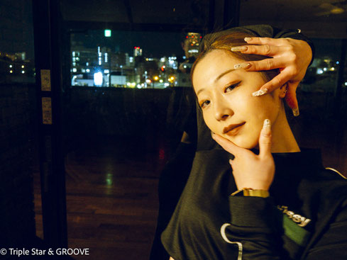 この画像は、G-Style~Waack~のインストラクターのWaKaBaの画像です。エレガントで上品な雰囲気の画像です。