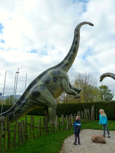 Dino-Park. Außengelände des Urweltmuseums, Holzmaden