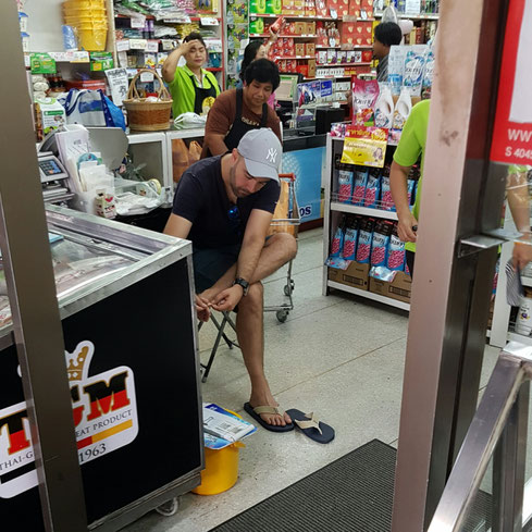 No llevamos ni 24 horas: primeras heridas en los pies