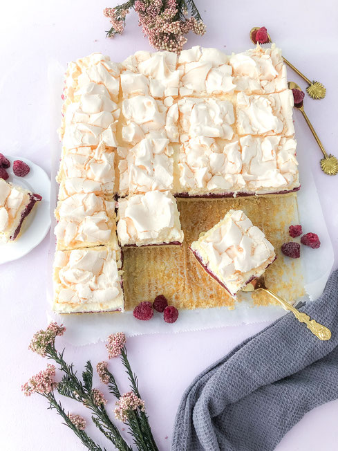 Baiser Torte mit Früchten