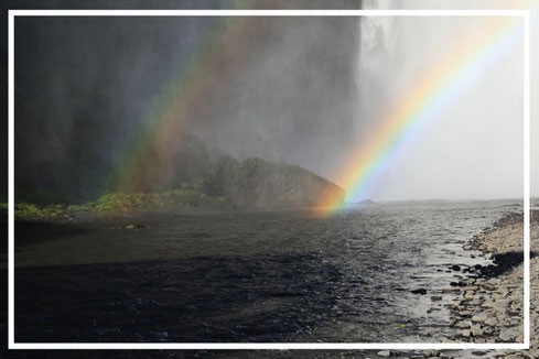 Wasserfall-Skógafoss-Regenbogen-ISLAND-3-3-G679