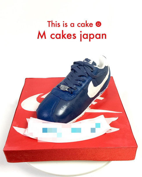 Nice Nike cake #nicekicks #kicks #kickscake #nice #nike #cortez #birthday #shoecake #スニーカー女子 #スニーカー #ナイキ #ナイスナイキ #誕生日ケーキ #cakedecorating #fondant #sneakers #nikecake #sneaker