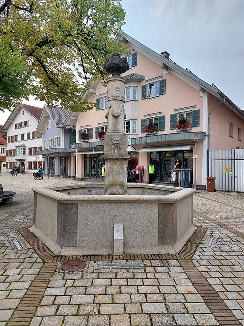 Brunnen Msrktoberdorf Marktplatz 