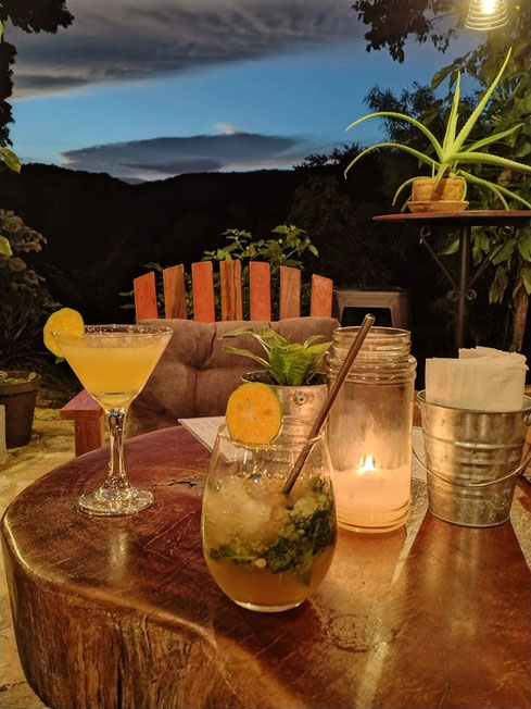 Guatemala, El Remate : cocktails à Alice Guesthouse