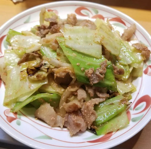 屋台：長浜ラーメンおかもと、料理：豚肉と野菜の明太しょうゆ炒め