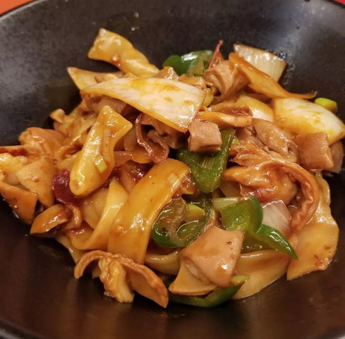 屋台：長浜少衛、料理：ホルモンゲェ麺