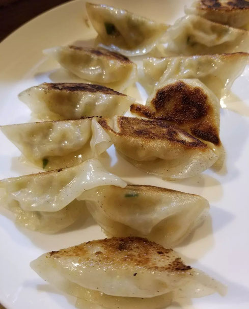 屋台：味府、料理：ぎょうざ(10個入り)