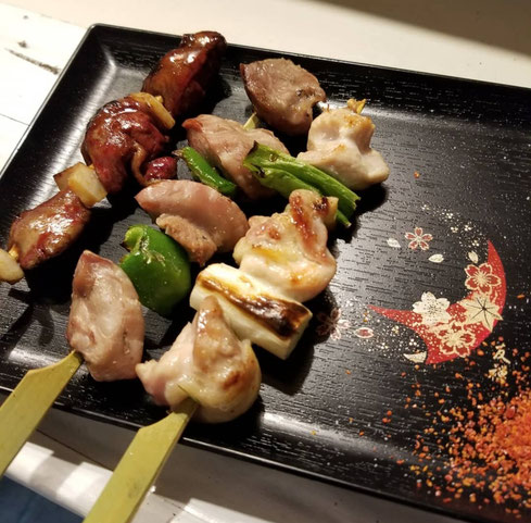 屋台：うまっつら、料理：焼き鳥(肝、ズリ、鳥もも)