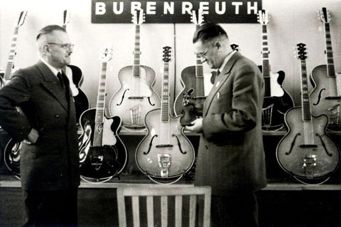 Musikmesse Frankfurt 1950 met Josef en Walter Höfner.