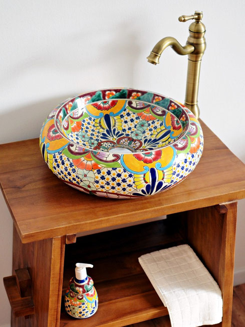 Buntes Waschbecken Donna FRIEDA aus Keramik, eines der schönsten Designs aus Mexiko.