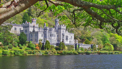 Kylemore Abbey in Irland, hier in Deiner Reiserei in Berlin-Brandenburg