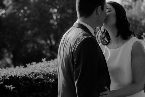 Baiser des mariés lors d’un mariage organisé et coordonné par My Daydream Wedding près de Nantes