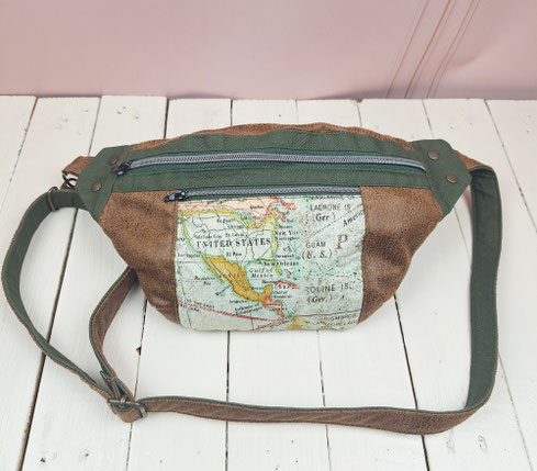 sac banane homme ou mixte en faux cuir camel, toile de coton kaki et tissu beige imprimé carte ou mappemeonde, idée cadeau original et pratique pour homme, Noël, fête des pères, saint-valentin anniversaire