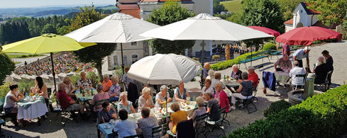 Oft verbinden Gruppen eine Kulturhaus - Führung mit einer Kaffeestube im Kulturpark ...