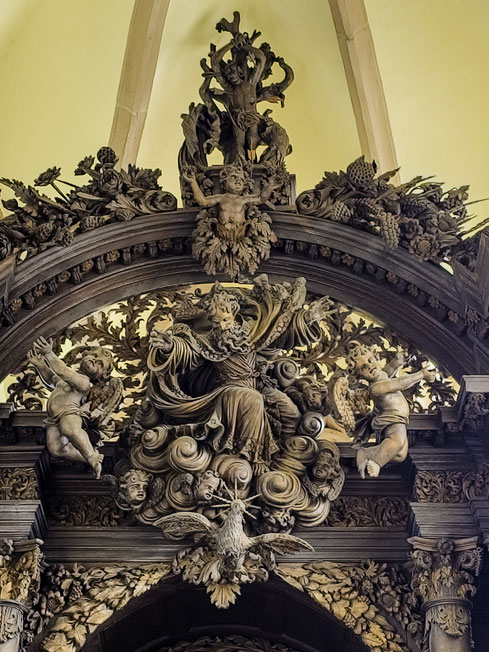 Bild: der obere Teil des barocken Hochaltar in der Chapelle Notre-Dame de Dambach-la-Ville