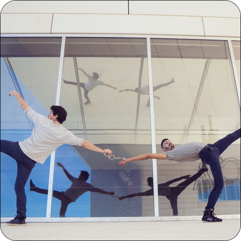 les arnachés, arnachés, collectif tarabiscoté, cirque, acrobatie menottée, tarabiscoté, arts de rue