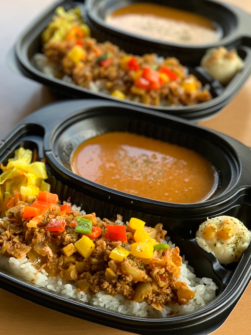 野菜のグリルと組み合わせた「ベジキーマカレー」