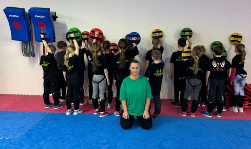 Selbstverteidigung Leverkusen Langenfeld Köln Düsseldorf Opladen Monheim Burscheid Leichlingen Boxen Kickboxen Opladen Kampfkunst Kampfsport Krav Maga Seminare Workschops Workschop Seminar Frauen Kinder Erwachsene Weiterbildung Werte therapeutisches Boxen