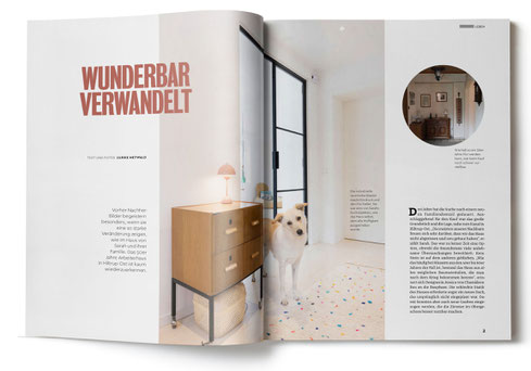 Doppelseite Münster Magazin. Zwei Bilder: 1. Hund steht neben Kommode im Flur. 2. alte Aufnahme des Flurs mit altmodischen Schrank
