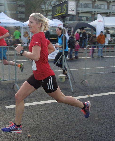 Steffi Bröcher:  neue Marathonbestzeit 3:02:52 Std.