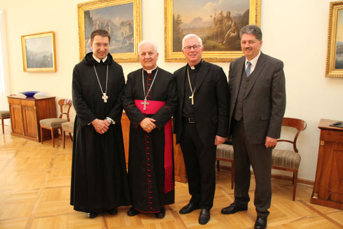 V.l.n.r.: Erzabt Korbinian Birnbacher, Bischof Franjo Komarica, Erzbischof Franz Lackner, Buchautor Winfried Gburek, bei der gemeinsamen Vortragsveranstaltung von Komarica und Gburek am 4. Mai 2016, in Salzburg, auf Einladung der Paneuropa Bewegung ÖS