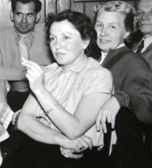 Ilse Rümmler & Gisela Teichmann Anfang der 1950er zur Gründungsversammlung SV Medizin im Löwen