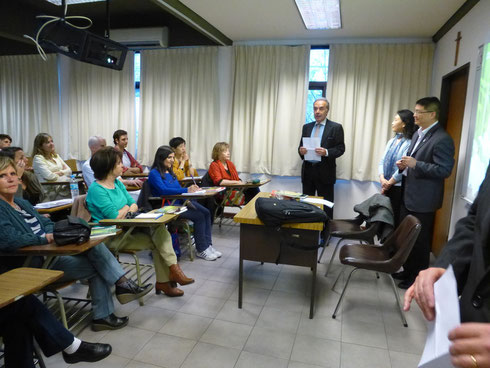  08/10, en la escuela de estudios orientales, se realizó nuestra presentación del libro "consejos chinos". gracias a todos porque fue un éxito， organizada por la escuela y la Academia Argentina de estudios de Asia Y Africa, el director y el embajador nos 