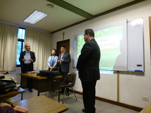 08/10, en la escuela de estudios orientales, se realizó nuestra presentación del libro "consejos chinos". gracias a todos porque fue un éxito， organizada por la escuela y la Academia Argentina de estudios de Asia Y Africa, el director y el embajador nos