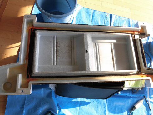ビルトインエアコンでは外れないドレンパンですが、空気制御システムでは外せるようです。