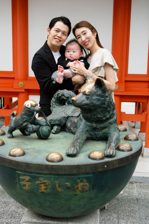 水天宮でのお宮参りをする赤ちゃんとご家族の写真