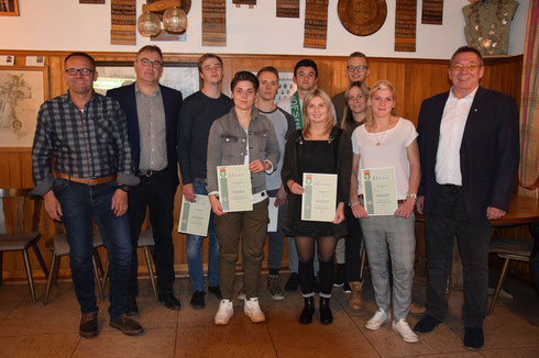 Vlnr.: Christian Hilpert (100 Spiele), Fabienne Kessler(100), Sascha Simon (100), Vlad Neata (100), Lisa Vorndran (200), Maximilian Enders (100), Verena Faulstich (200) und Tanja Heckenlauer (100)