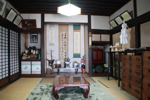 上段の間。ここで神事を行いました。吉田の富士講のように立派な祭壇は無かったようです。