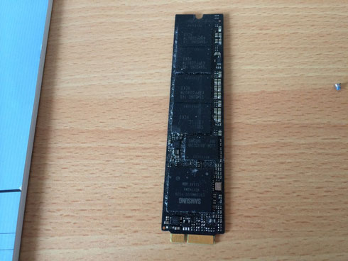 256GB SSD(純正ではない)