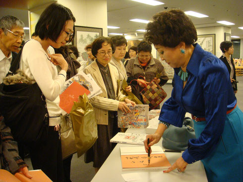 水墨画普及に尽力 平山郁夫氏に師事 日本で活躍する画家・傅益瑶さん - 日本祭礼文化の会