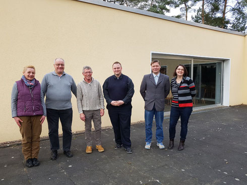 Foto des geschäftsführenden Vorstandes (André Döring) v.l.: 2. Kassiererin Susan Münzner, 1. Kassierer Manfred Wurm, 1. Vorsitzender Manfred Macher, 2. Vorsitzender David Oestreich, 1. Schriftführer Steffen Henschke, 2. Schriftführerin Andrea Gashi