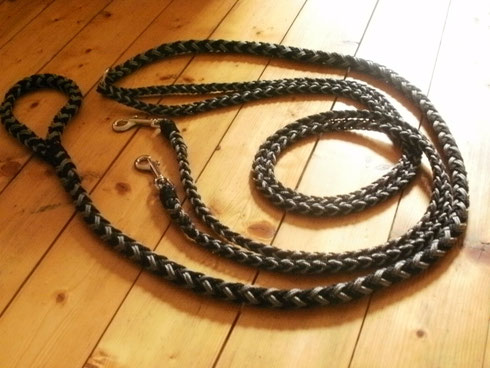 Hundeleine für zwei Hunde mit Handschlaufe zum anleinen beim ausreiten für 2 Hunde 3 Meter lang ! Preis 31,-,-