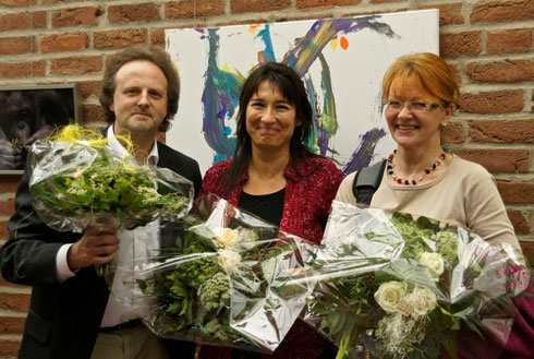 (c) Foto: Doris Henn / v.l.n.r.: Heinz Hachel (fundart-21), Christine Peter (Fachfrau für Tierbeschäftigung) und Hella Hallmann (Fotografin)