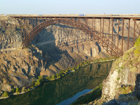 The I. B. Perrine Bridge in Twin Falls, ID über den Snake River Canyon