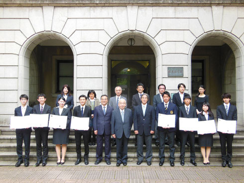 認定者と青山学院大学学長他関係者