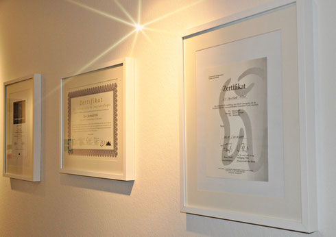 Implantate  Murnau  Zahnarztpraxis Urkunden Bildergalerie © Zahnarztpraxis Berthold Pilsl in Garmisch - Partenkirchen 