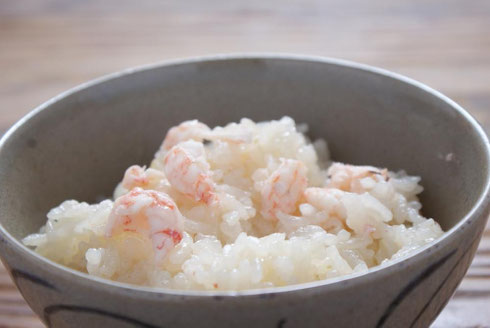 こうばしい甘海老の香り広がる甘えび炊き込みご飯の素「甘えび飯の素」です