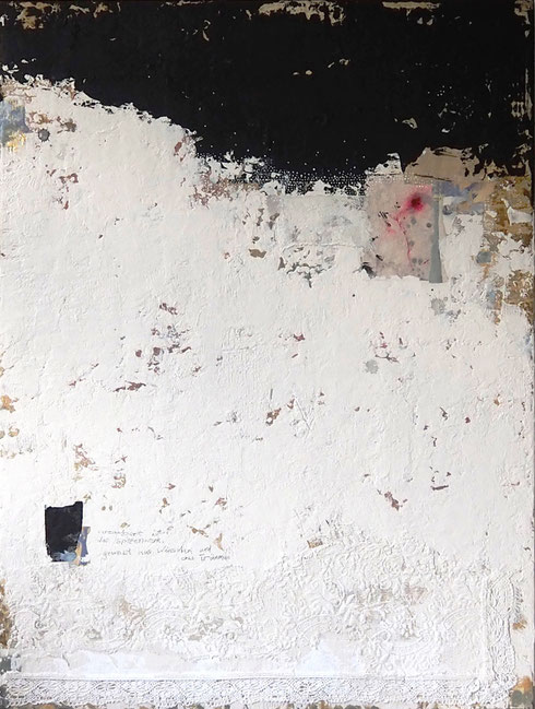 © Conni Altmann, Originalgemälde "Verzaubert ist das Spitzenwerk", Mischtechnik (Acryl, Marmormehl, Collagematerial, Stoff, Spitze, ein kleines bisschen Schlagmetall Gold auf Sperrholz, ca. 75 x 100 x 2 cm
