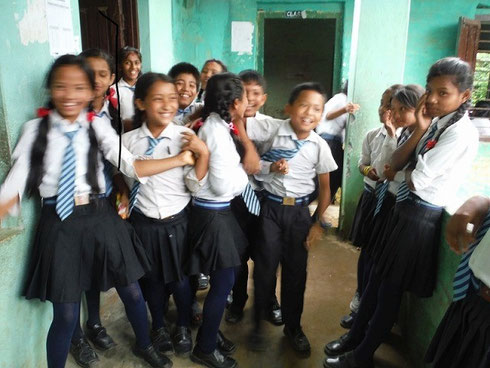 Nepal ネパールの中学生