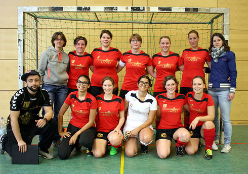 Das Premierenteam der Futsalicious Ladies in Köln: (hinten v.l.) Richter, Fritz, Droste, Holzapfel, Henrich, de Beule, Kappelhoff; (vorne v.l.) Coach Valchev, Gassa, Klein, Correz de Oliveira, Reich, Kleine (Foto: Gött)