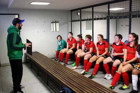 Ansprache in der Kabine (Foto: Holzapfel)
