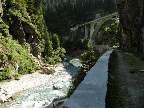 Alte Averserstrasse - Blick Richtung Punt di Val di Lei