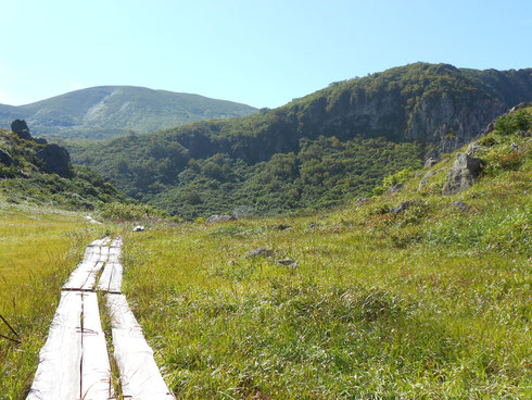名残ヶ原から栗駒山(須川岳)へ向かう